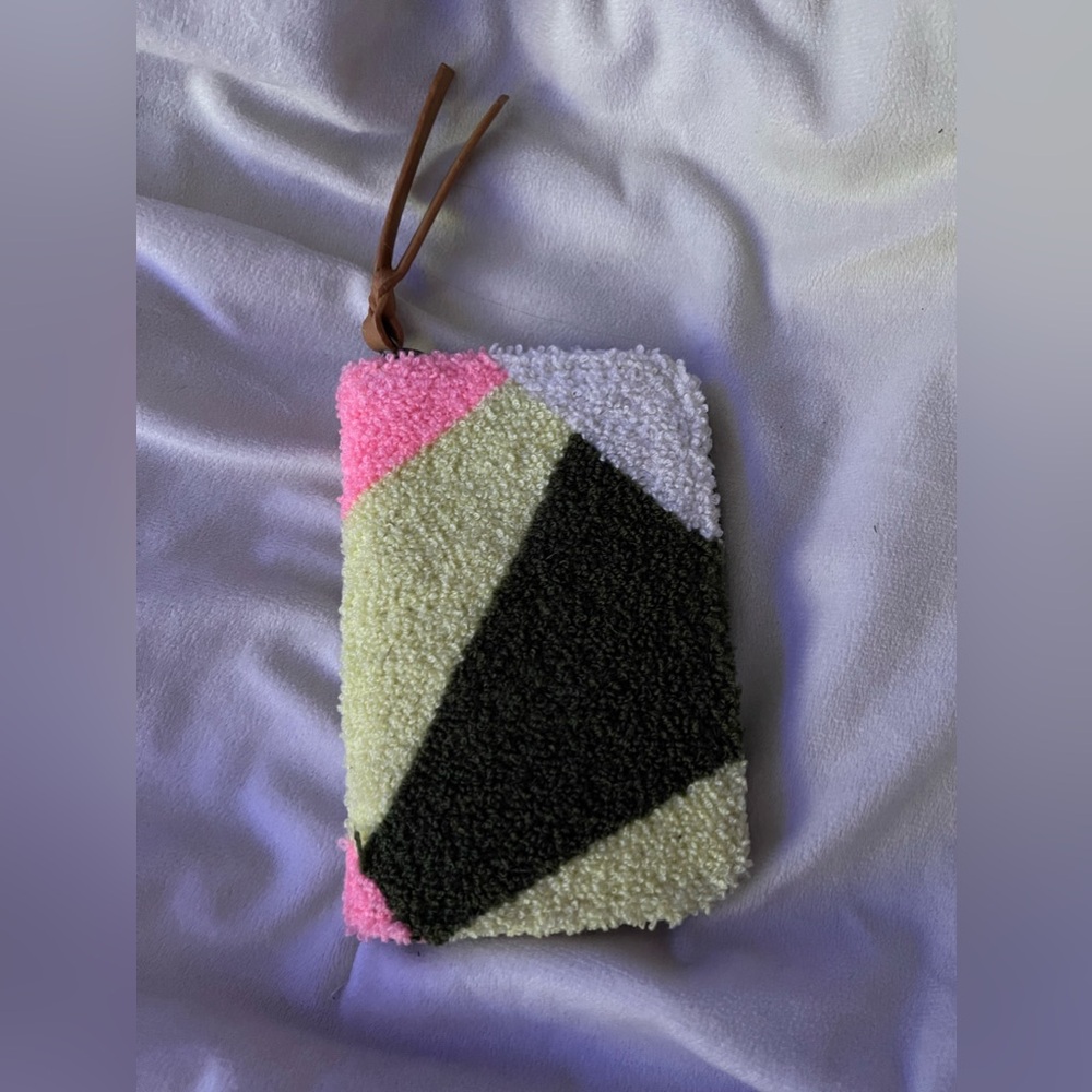 Universal Threads Wristlet/Wallet